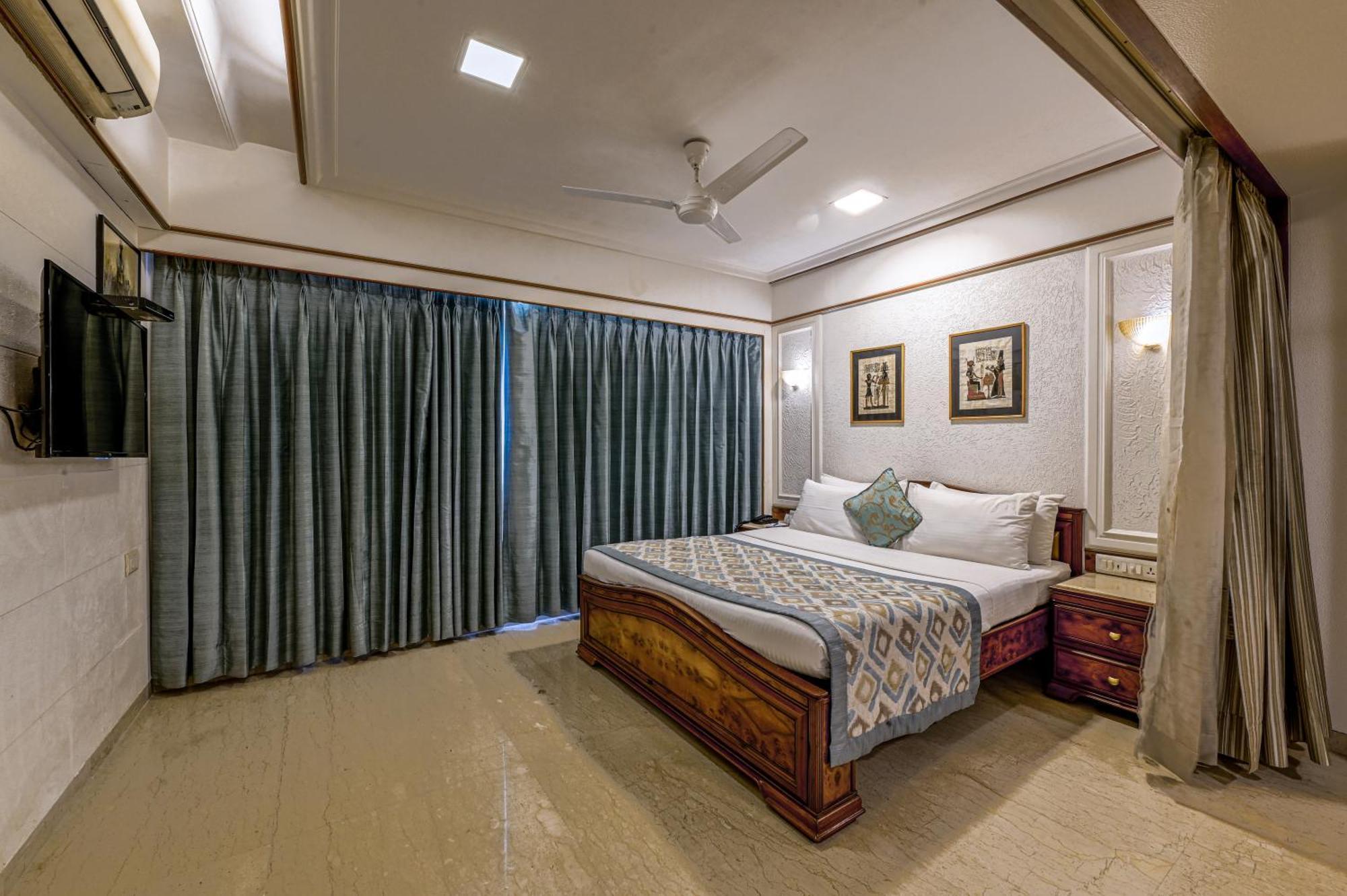 Regal Enclave Hotel Mumbai  Buitenkant foto