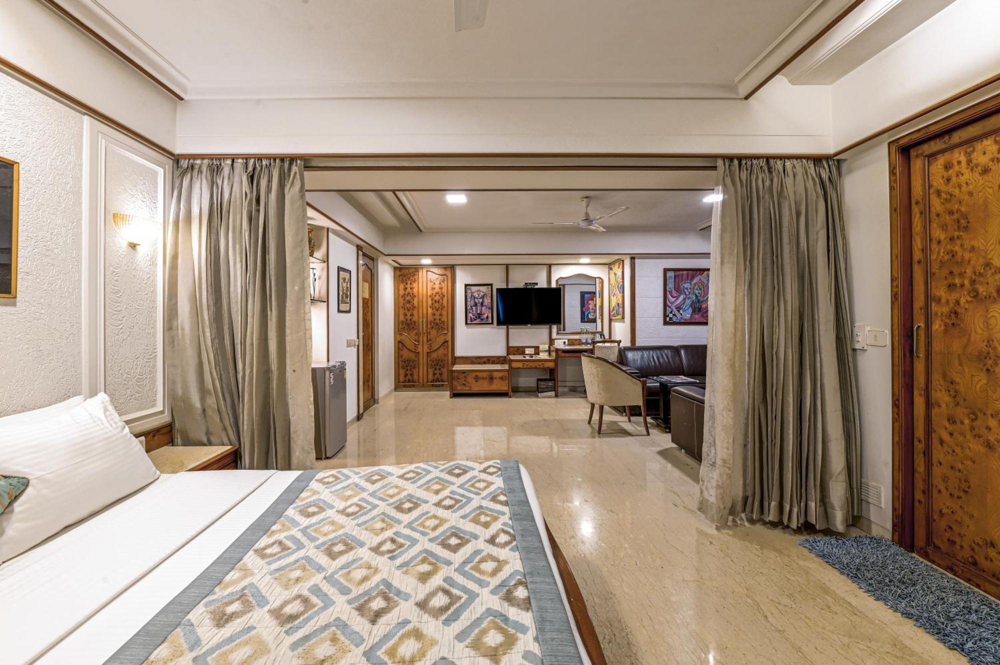 Regal Enclave Hotel Mumbai  Buitenkant foto