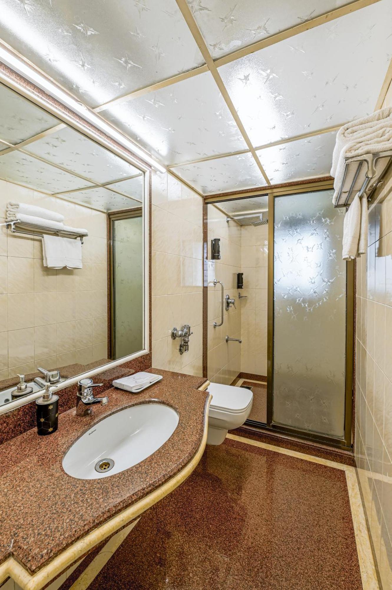 Regal Enclave Hotel Mumbai  Buitenkant foto