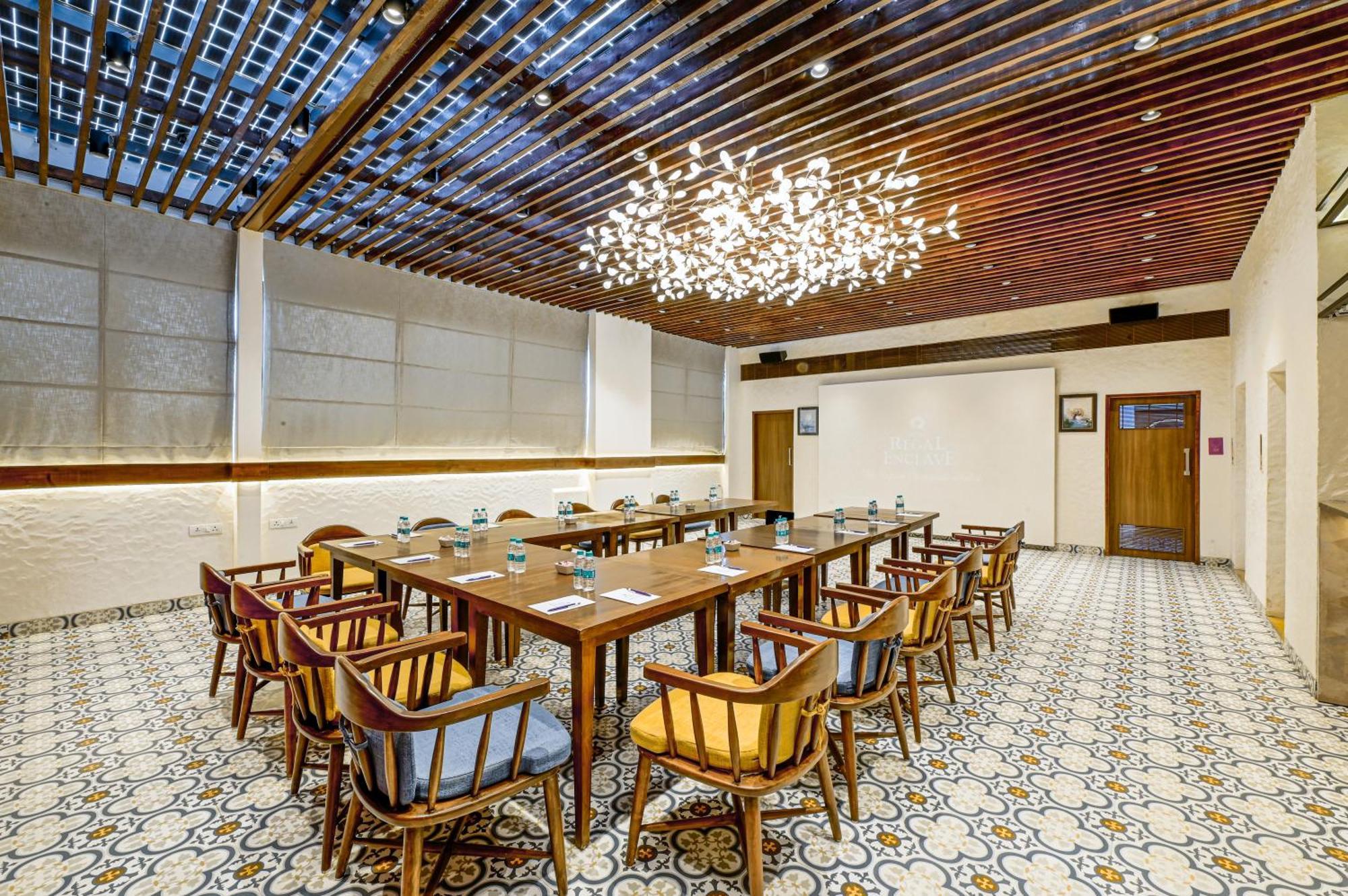 Regal Enclave Hotel Mumbai  Buitenkant foto