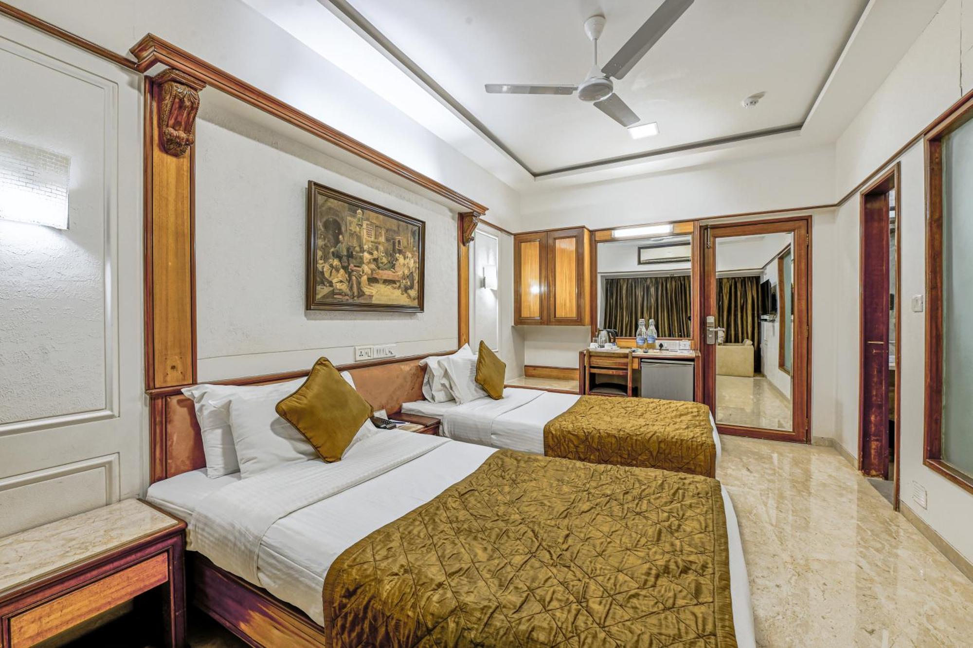 Regal Enclave Hotel Mumbai  Buitenkant foto