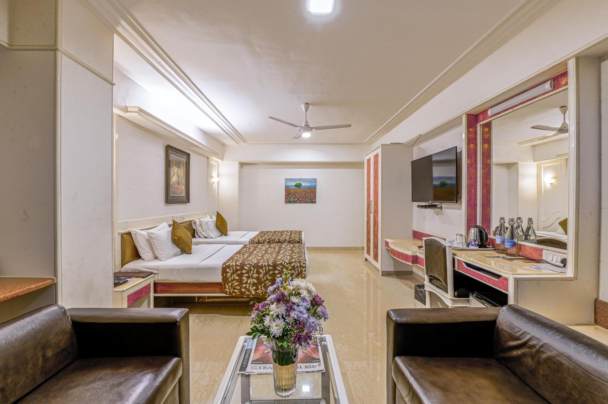 Regal Enclave Hotel Mumbai  Buitenkant foto